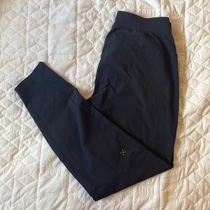 Men’s lululemon black jogger 32”, medium